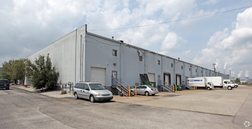4200 1st Ave, Nitro, WV à vendre - Photo du bâtiment - Image 2 de 9