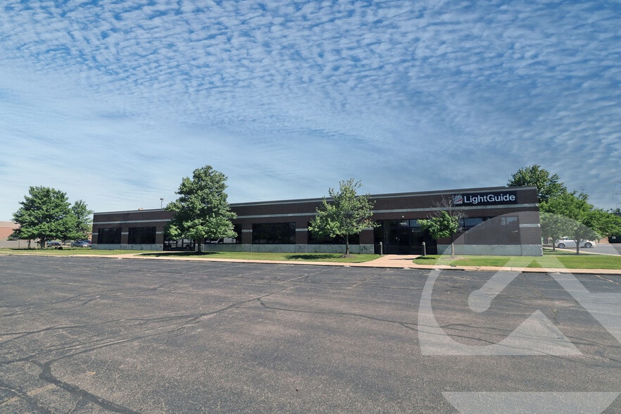 48443 Alpha Dr, Wixom, MI for lease - Primary Photo - Image 2 of 5