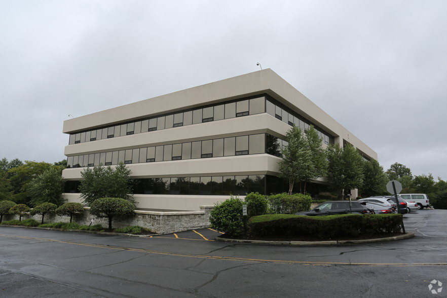 2 Crosfield Ave, West Nyack, NY for lease - Building Photo - Image 1 of 8