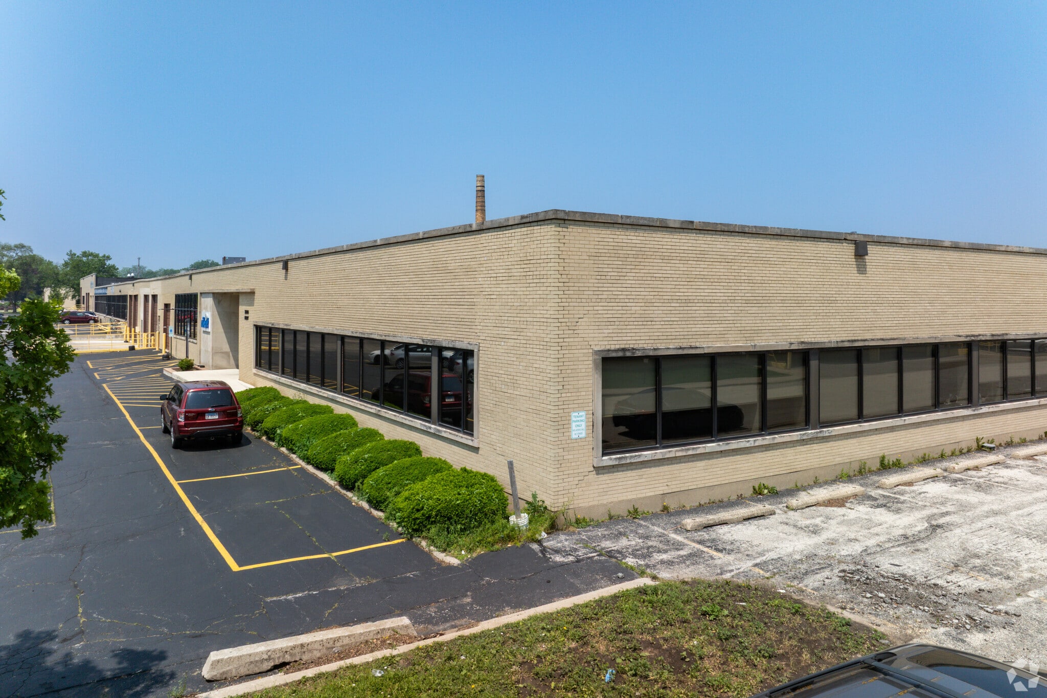 3600-3690 W Pratt Ave, Lincolnwood, IL for lease Primary Photo- Image 1 of 13