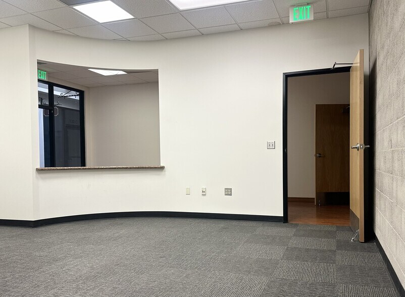 120 N Maclay Ave, San Fernando, CA à louer - Photo du bâtiment - Image 1 de 6