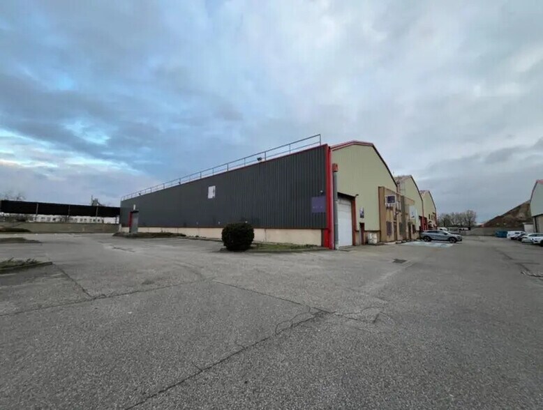 Flex in Vénissieux for lease - Building Photo - Image 2 of 10
