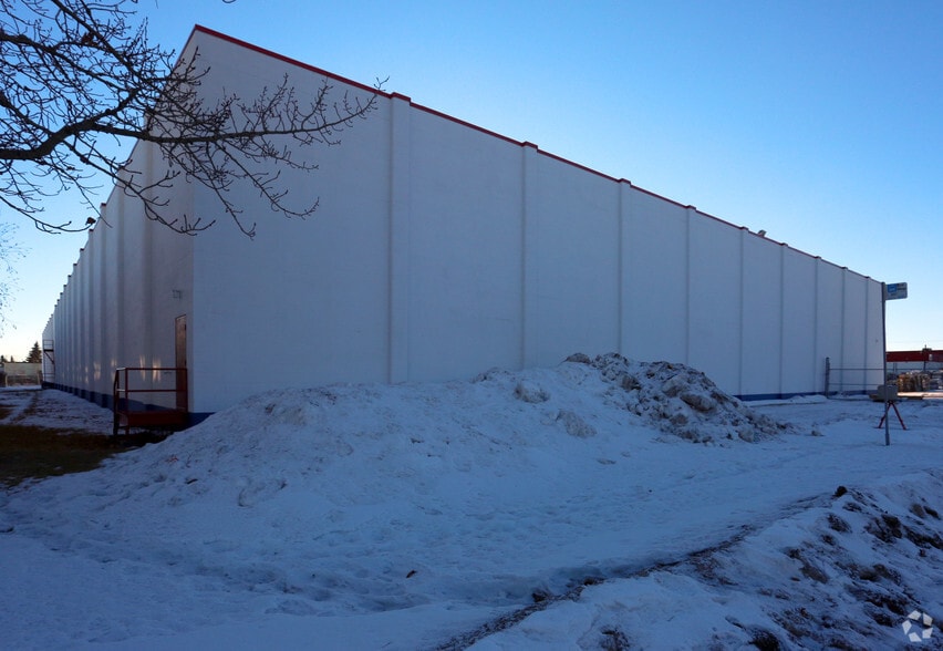 14735 124th Ave NW, Edmonton, AB for lease - Building Photo - Image 2 of 3