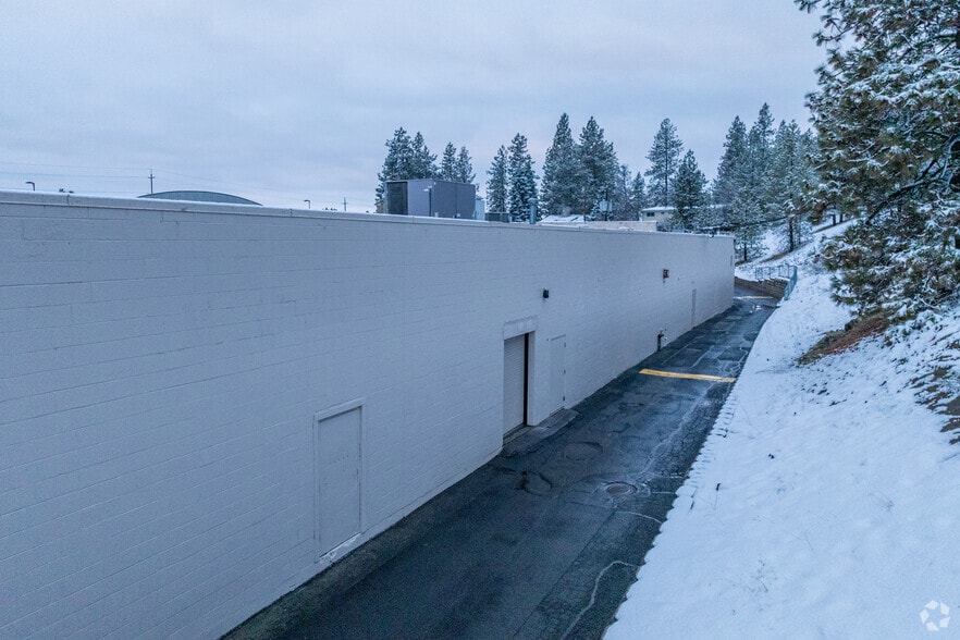 1816-1840 W Francis Ave, Spokane, WA for lease - Building Photo - Image 2 of 4