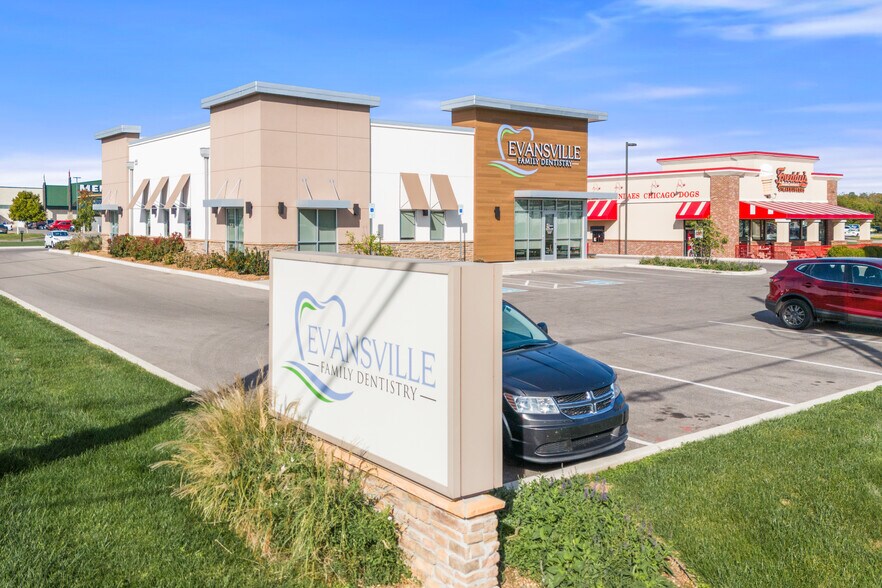 2820 N Green River Rd, Evansville, IN à vendre - Photo du bâtiment - Image 2 de 6
