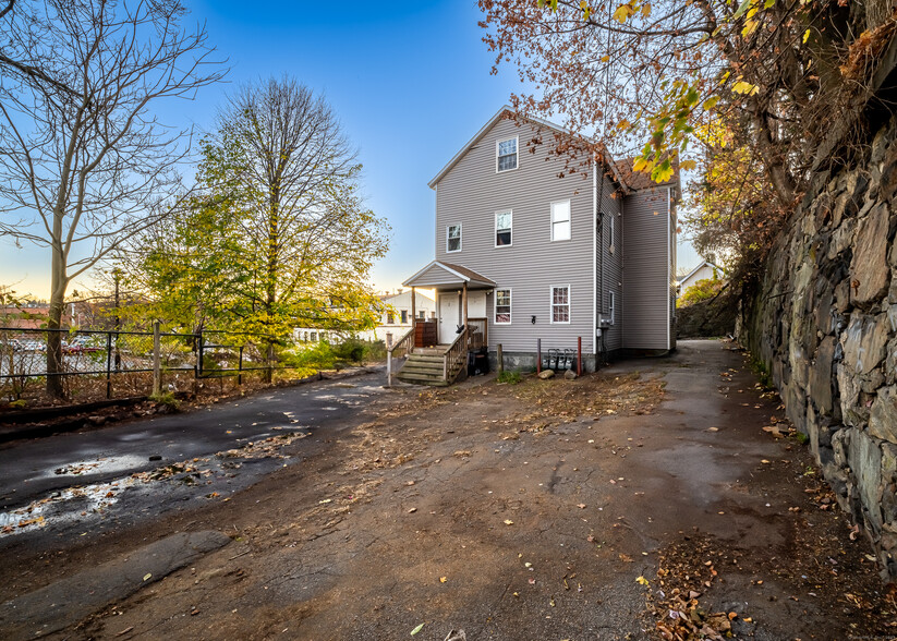 6 Grove Ct, Waterbury, CT à vendre - Photo principale - Image 1 de 5