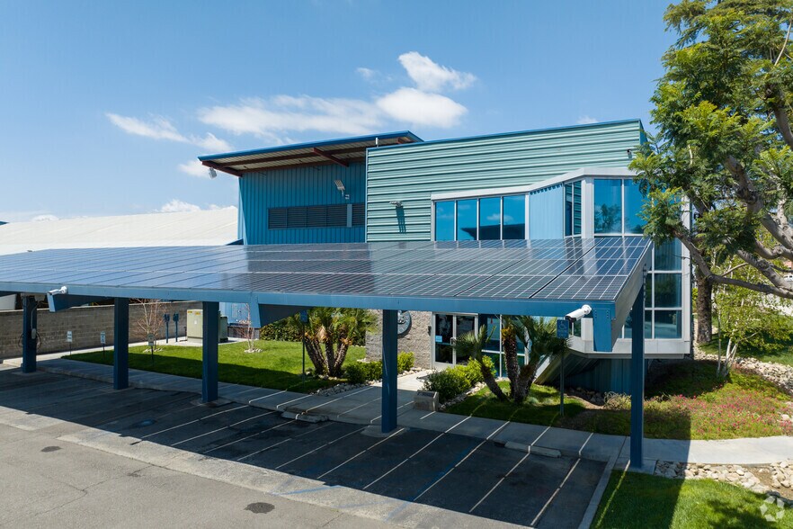 8600 Banana Ave, Fontana, CA à louer - Photo du bâtiment - Image 1 de 3