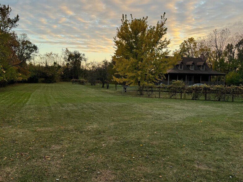 31W603 Liberty St, Aurora, IL à vendre - Photo du bâtiment - Image 3 de 4