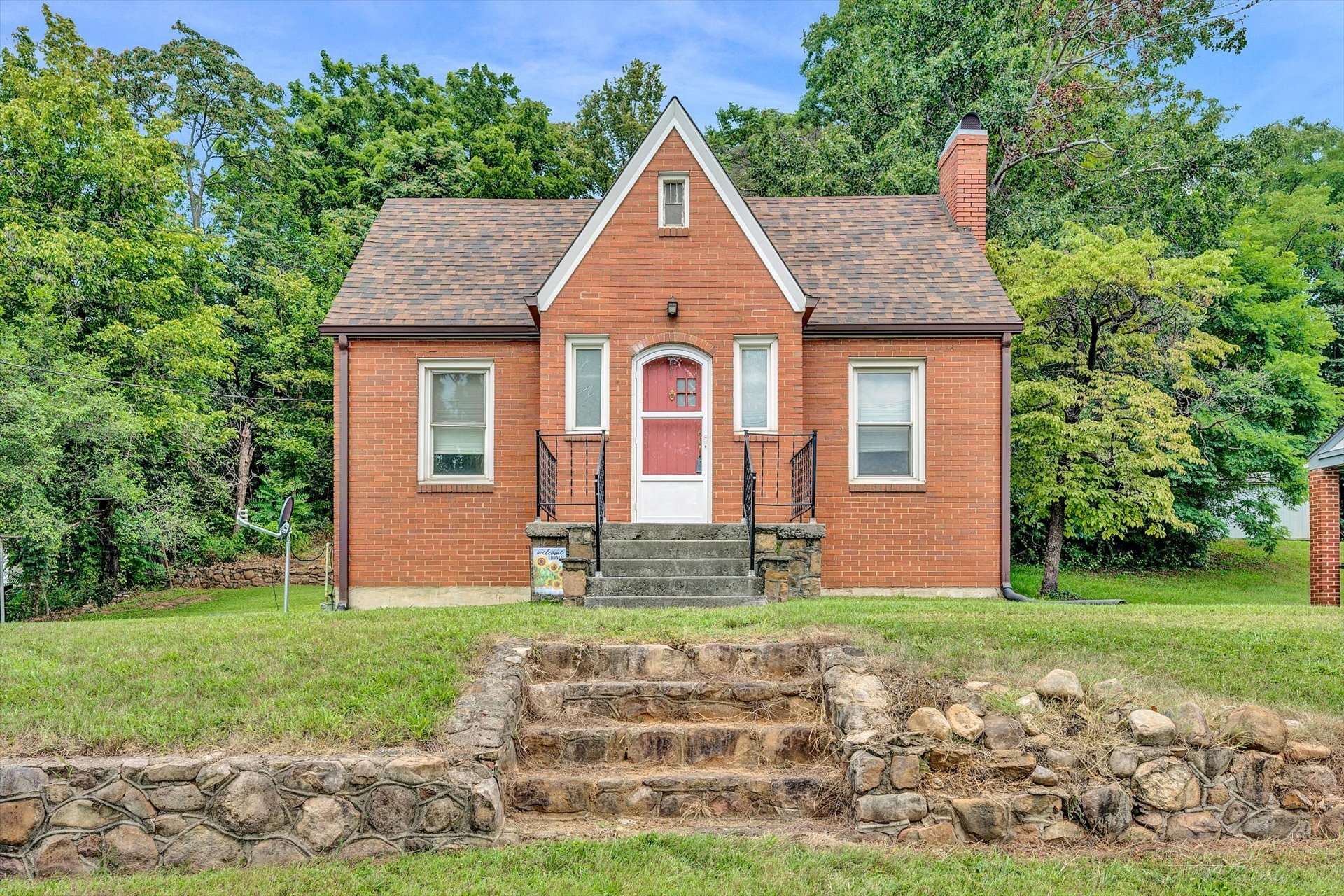 2221 W Main St, Salem, VA for sale Primary Photo- Image 1 of 1