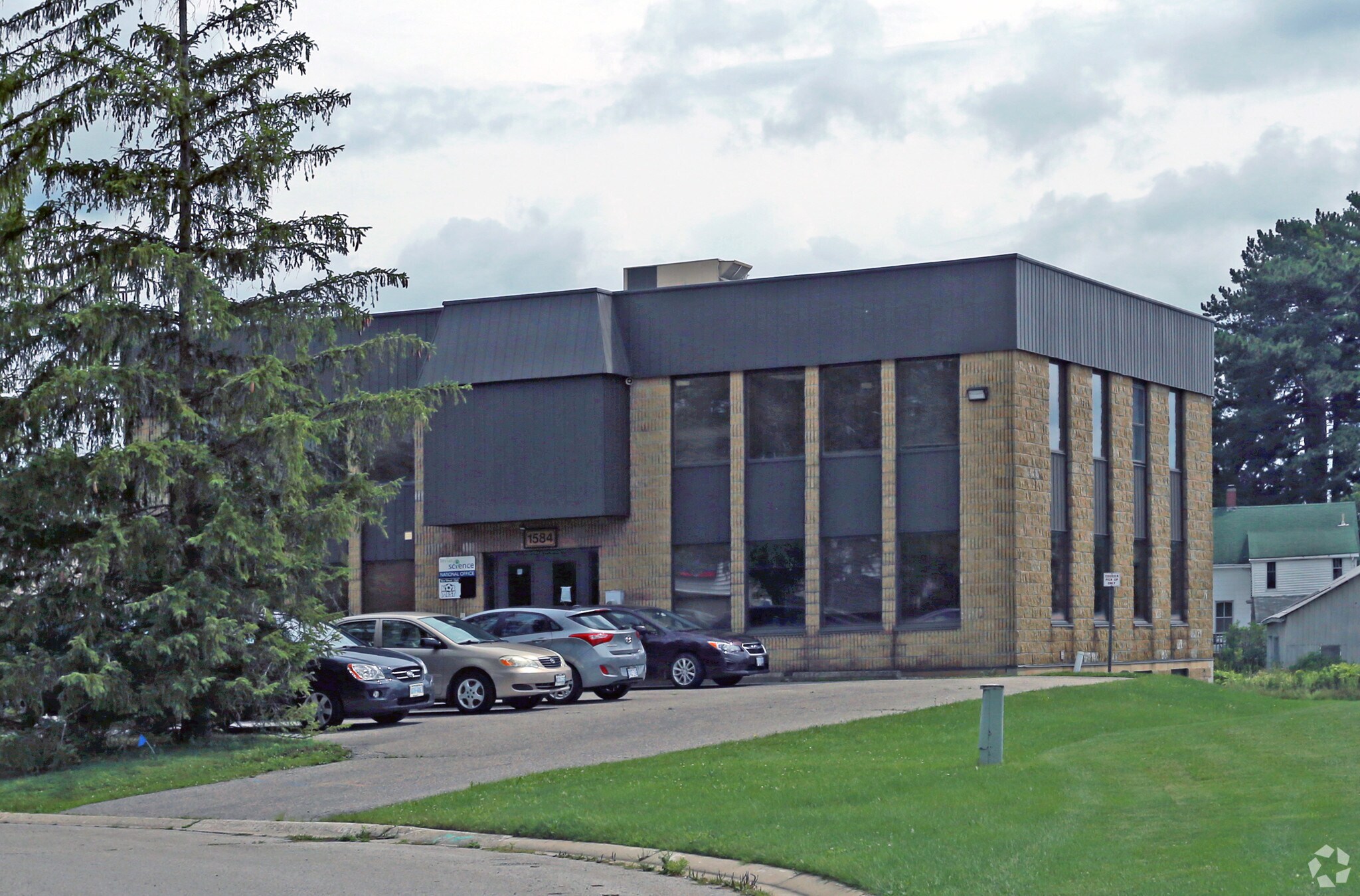 1584 N Routledge Park, London, ON for lease Primary Photo- Image 1 of 3