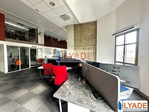 Office in Marseille for lease Building Photo- Image 1 of 3