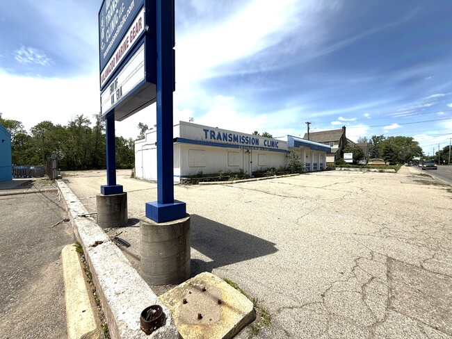 Plus de détails pour 2706 Portage St, Kalamazoo, MI - Commerce de détail à vendre