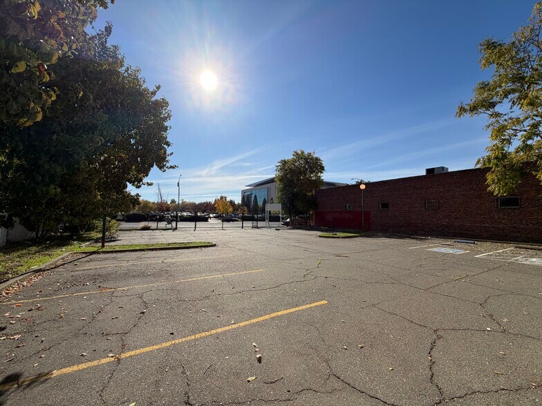 2523 Broadway, Sacramento, CA à vendre - Photo du bâtiment - Image 2 de 10