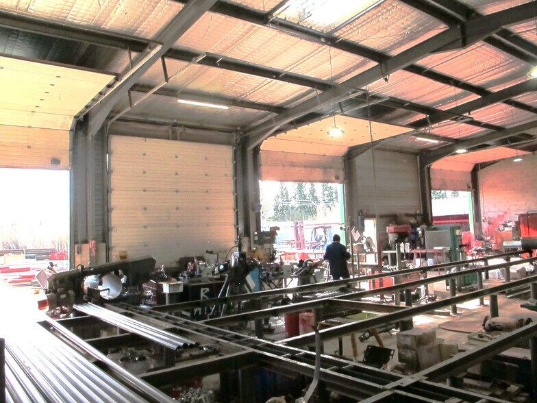 Industriel dans Le Thor à vendre - Photo du bâtiment - Image 2 de 6