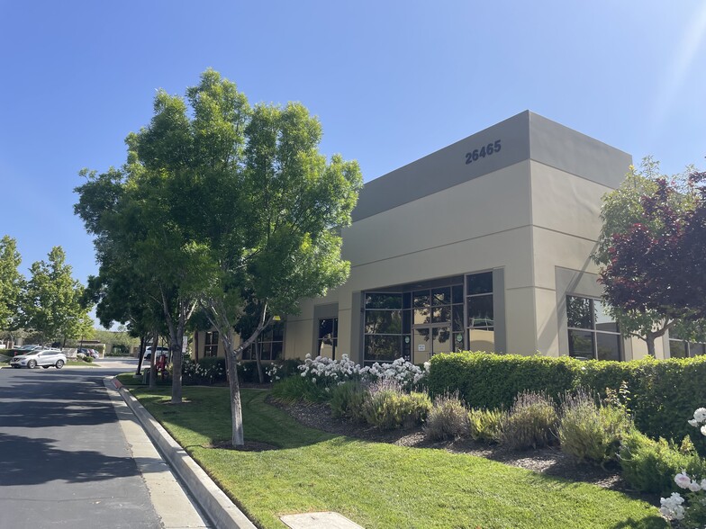 26465 Summit Cir, Santa Clarita, CA à louer - Photo du bâtiment - Image 3 de 22