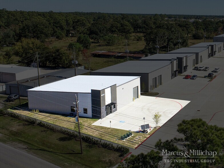 2323 S Houston Ave, Humble, TX à vendre - Photo du bâtiment - Image 2 de 5