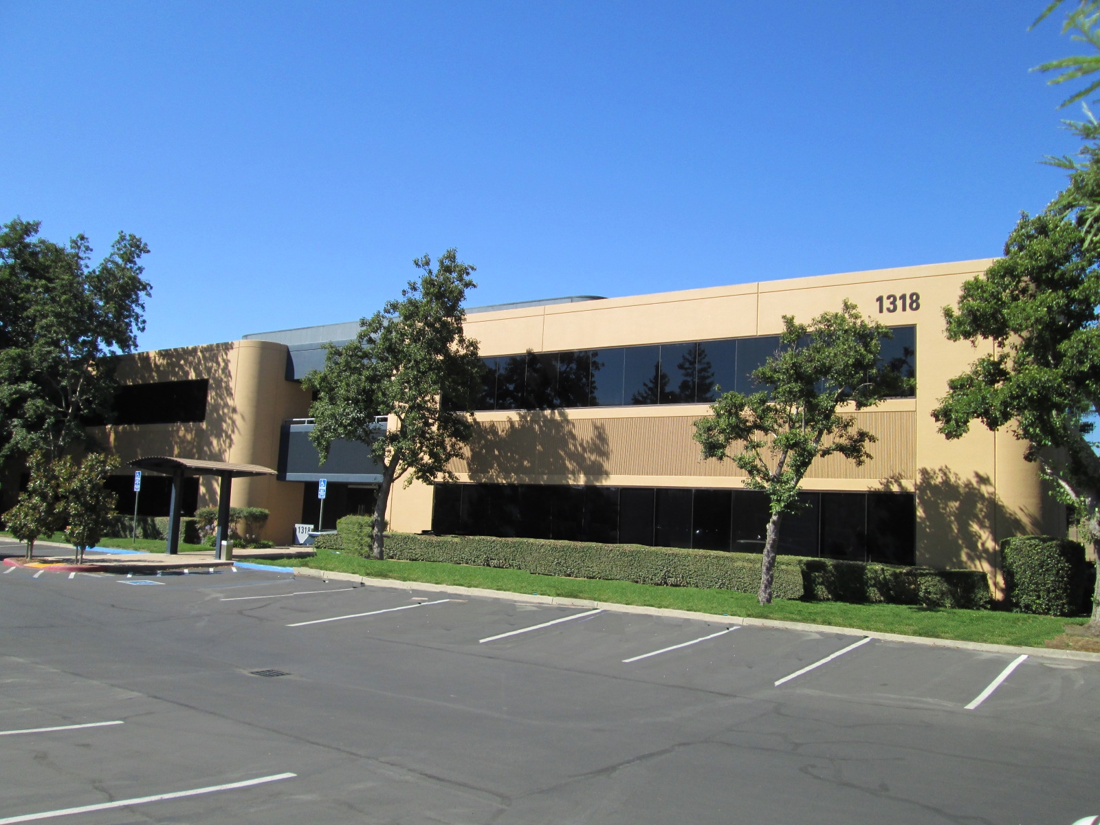 1318 Redwood Way, Petaluma, CA for lease Primary Photo- Image 1 of 16