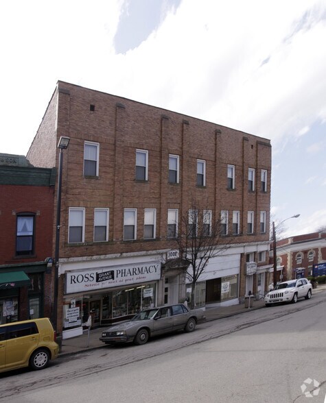 108-110 Grant Ave, Vandergrift, PA à vendre - Photo du bâtiment - Image 2 de 2