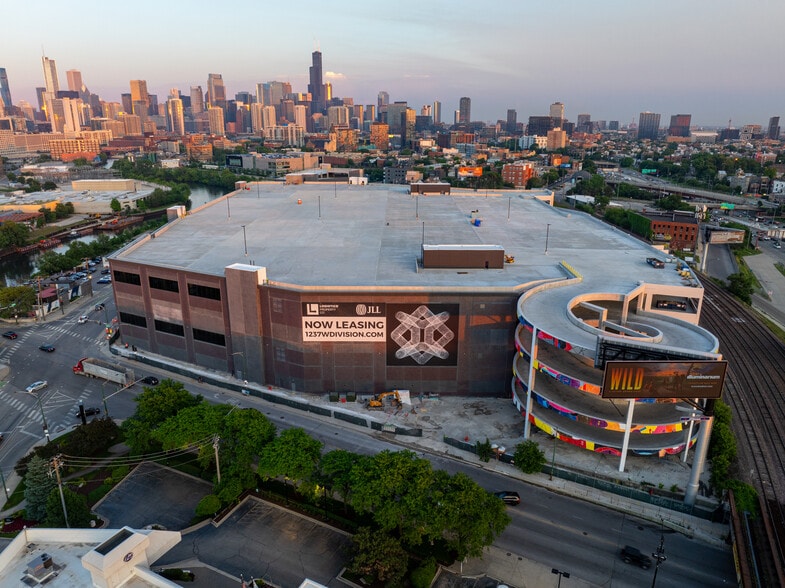 1237 W Division, Chicago, IL for lease - Building Photo - Image 2 of 3