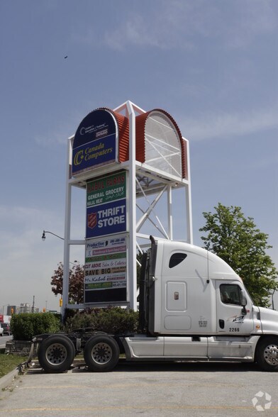 263 Queen St E, Brampton, ON à louer - Photo du bâtiment - Image 2 de 5