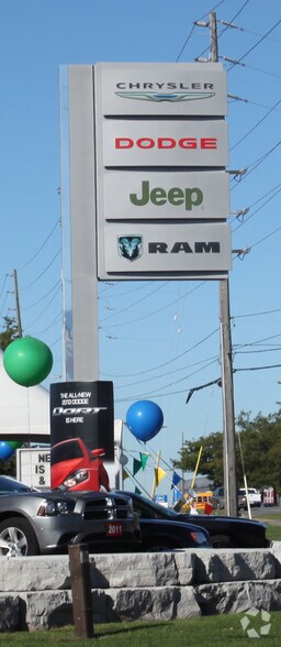 201 Bayly St W, Ajax, ON à louer - Photo du bâtiment - Image 2 de 3