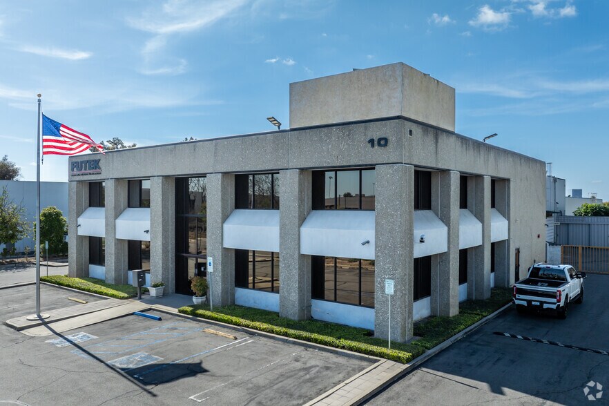 10 Thomas, Irvine, CA à vendre - Photo du bâtiment - Image 2 de 5