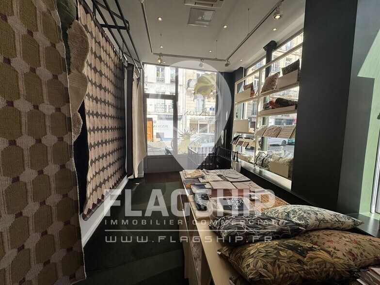 Retail in Paris for lease - Building Photo - Image 2 of 9