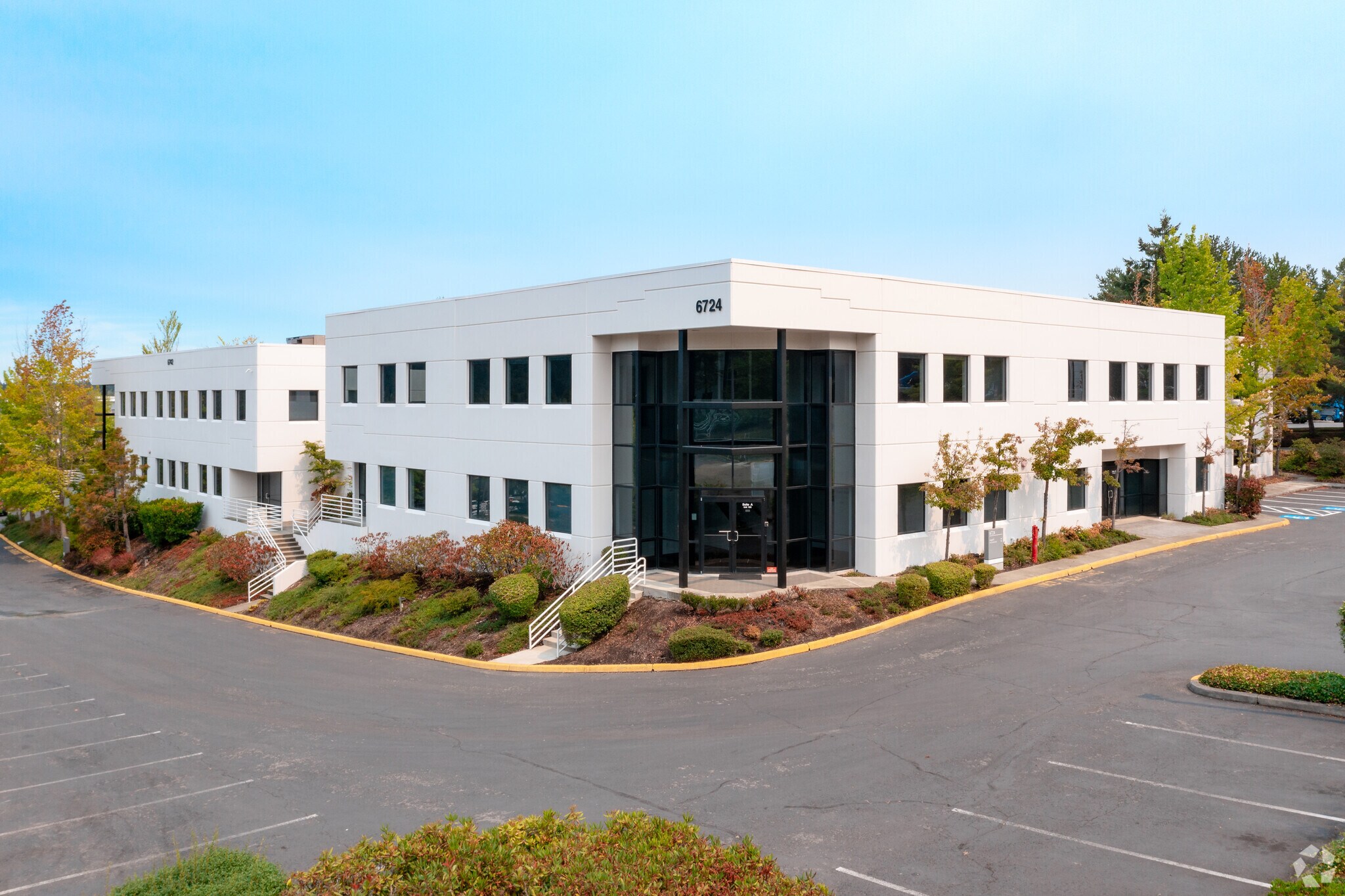 6812 185th Ave NE, Redmond, WA à vendre Photo du bâtiment- Image 1 de 1