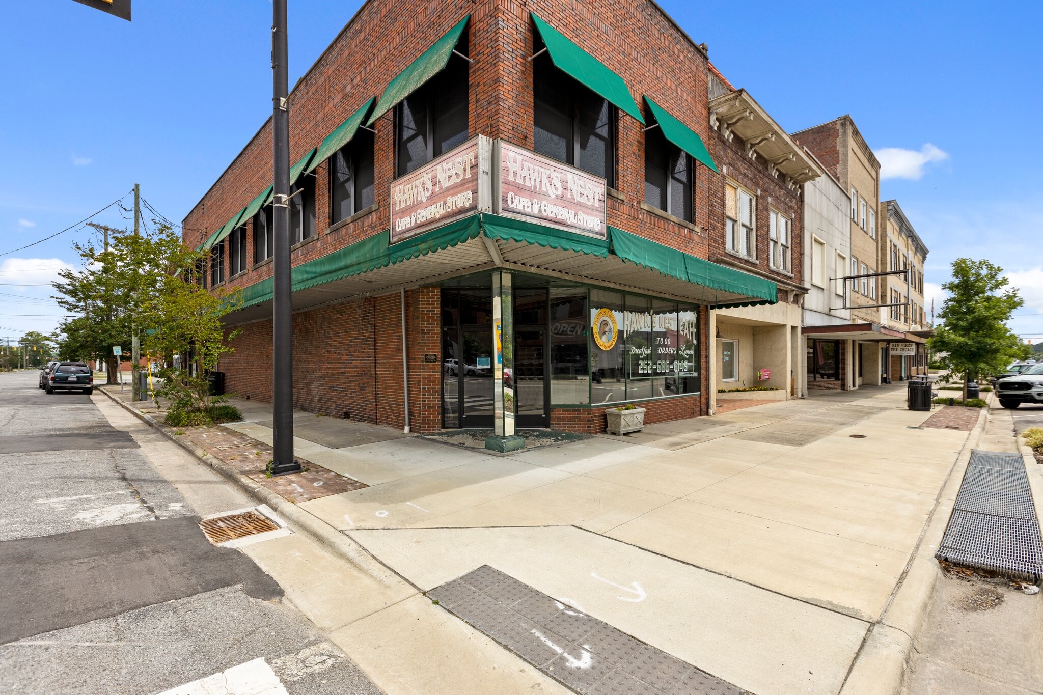 100 S Queen St, Kinston, NC à vendre Photo du bâtiment- Image 1 de 1