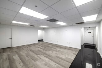 5240-5260 NW 167th St, Hialeah, FL à louer Photo intérieure- Image 2 de 22