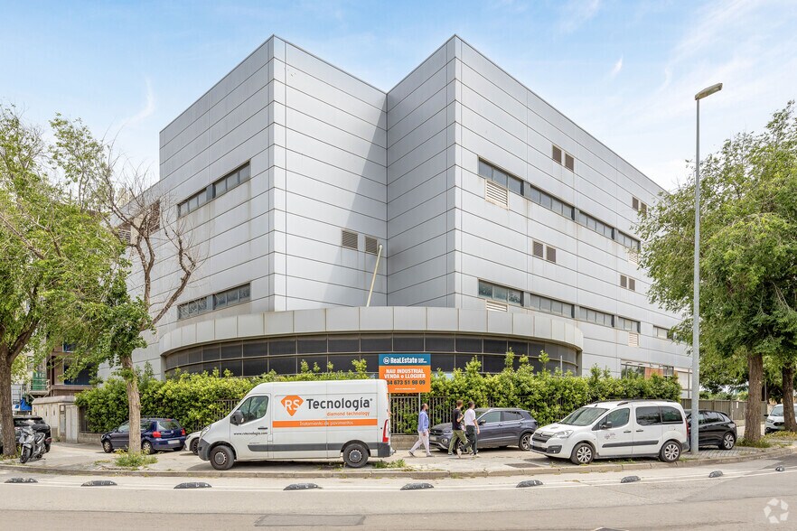 Carrer del Primer de Maig, 50-52, L'Hospitalet de Llobregat, Barcelona for lease - Primary Photo - Image 1 of 39
