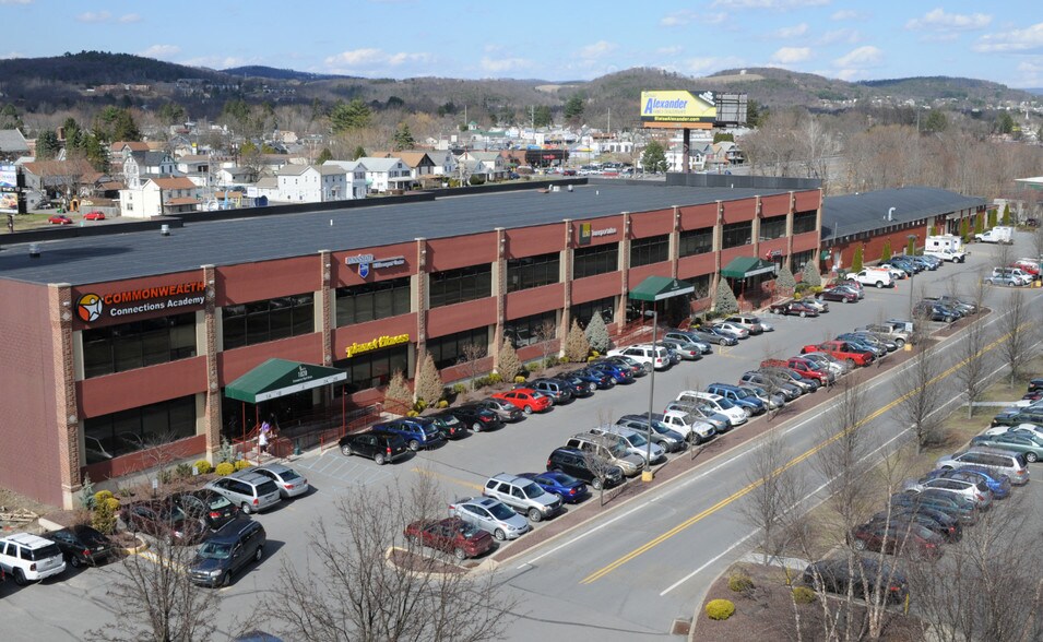 1000 Commerce Park Dr, Williamsport, PA à louer - Photo du bâtiment - Image 3 de 8