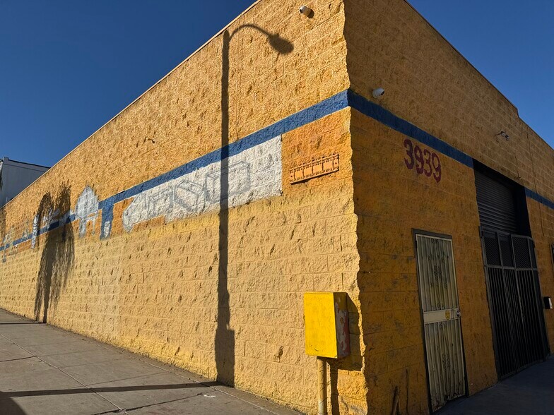3939 E Cesar E Chavez Ave, Los Angeles, CA à louer - Photo du bâtiment - Image 2 de 15