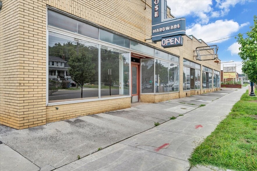 2302 Melrose Ave NW, Roanoke, VA for lease - Building Photo - Image 3 of 49