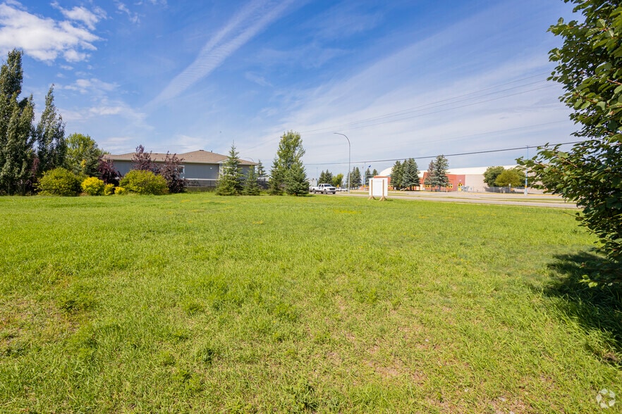 245 Brent Blvd, Strathmore, AB for sale - Primary Photo - Image 1 of 1