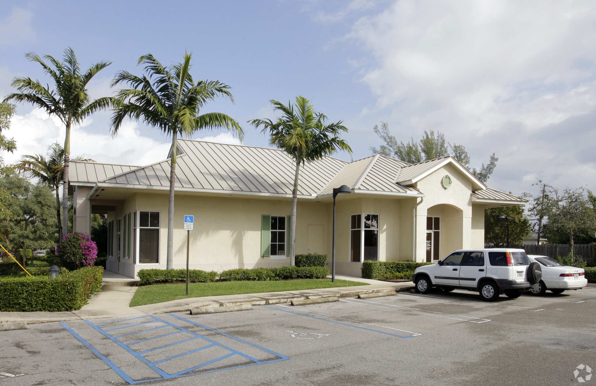 525 NE 3rd Ave, Delray Beach, FL for lease Primary Photo- Image 1 of 4