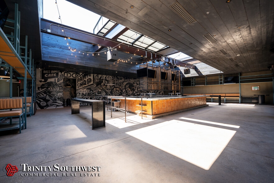 2820-2824 Commerce St, Dallas, TX for sale - Building Photo - Image 2 of 8