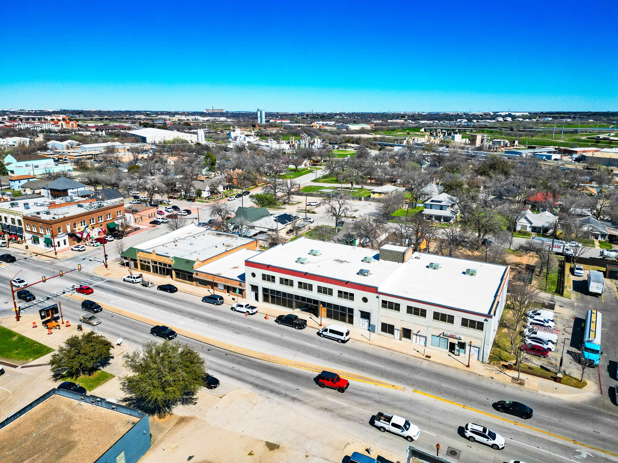1332 N Main St, Fort Worth, TX à louer Photo du bâtiment- Image 1 de 8