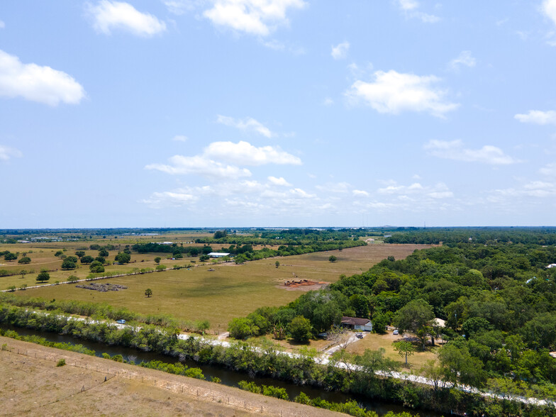 Johnston Rd. & L20, Fort Pierce, FL à vendre - Photo du bâtiment - Image 3 de 14