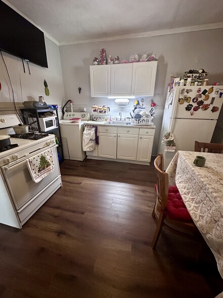 49 Benton St, Hartford, CT à vendre - Photo du bâtiment - Image 3 de 8