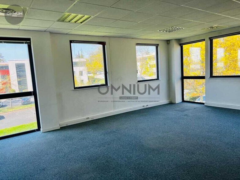 Office in Limonest for sale - Interior Photo - Image 2 of 4