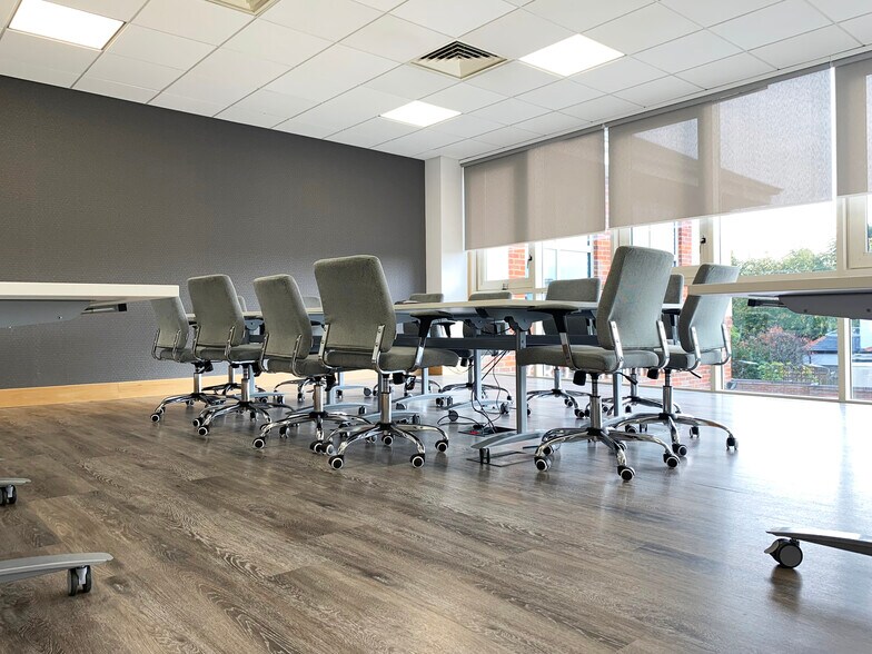 Horseshoe Cres, Beaconsfield à louer - Photo du bâtiment - Image 3 de 6