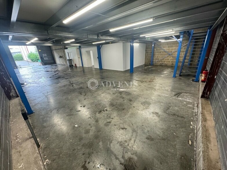Flex in Mitry-Mory for lease - Building Photo - Image 1 of 8