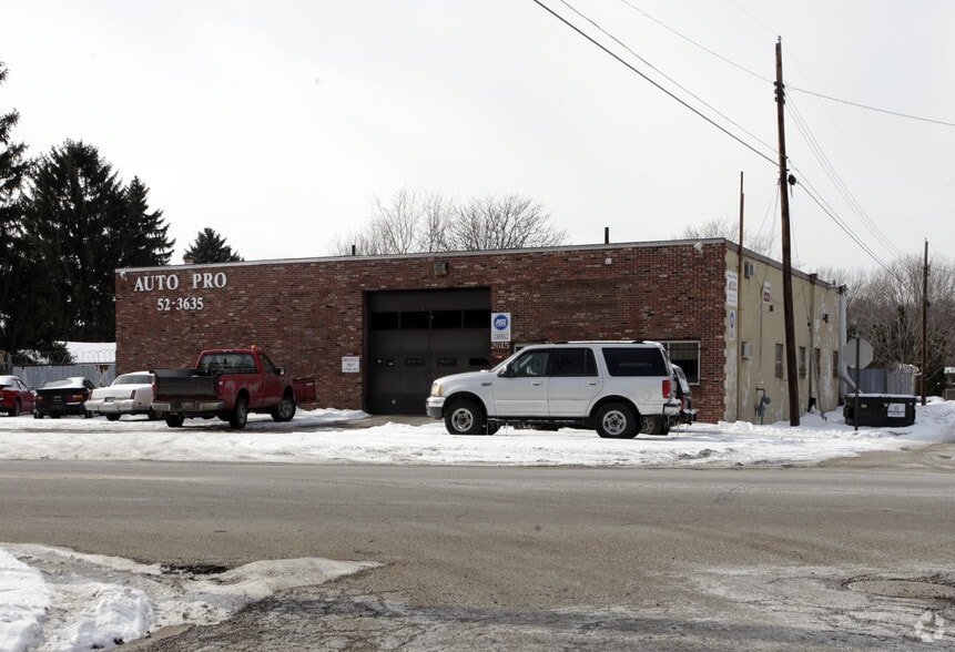2615 Harrisburg Ave NE, Canton, OH for sale - Primary Photo - Image 1 of 14