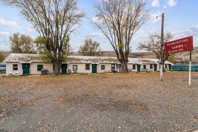 Plus de détails pour 110 Washington St, Huntington, OR - Services hôteliers à vendre