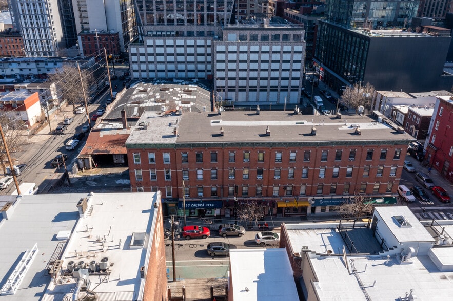 358 Grove St, Jersey City, NJ à louer - Photo du bâtiment - Image 2 de 80