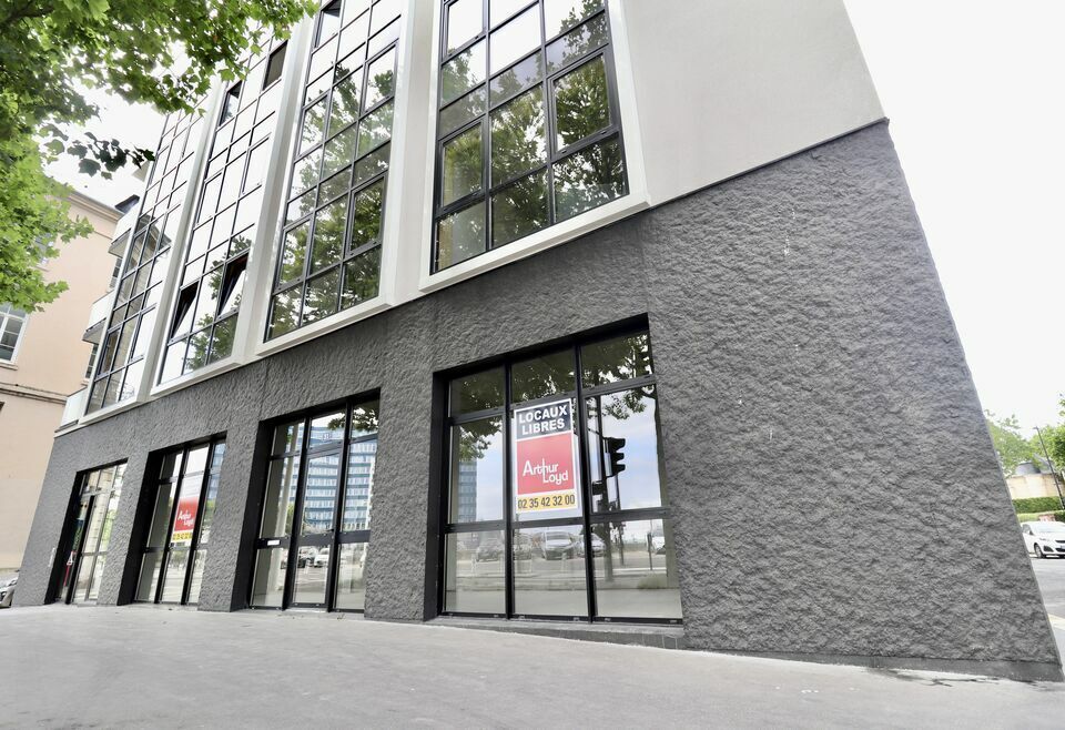 Retail in Le Havre for lease Building Photo- Image 1 of 7