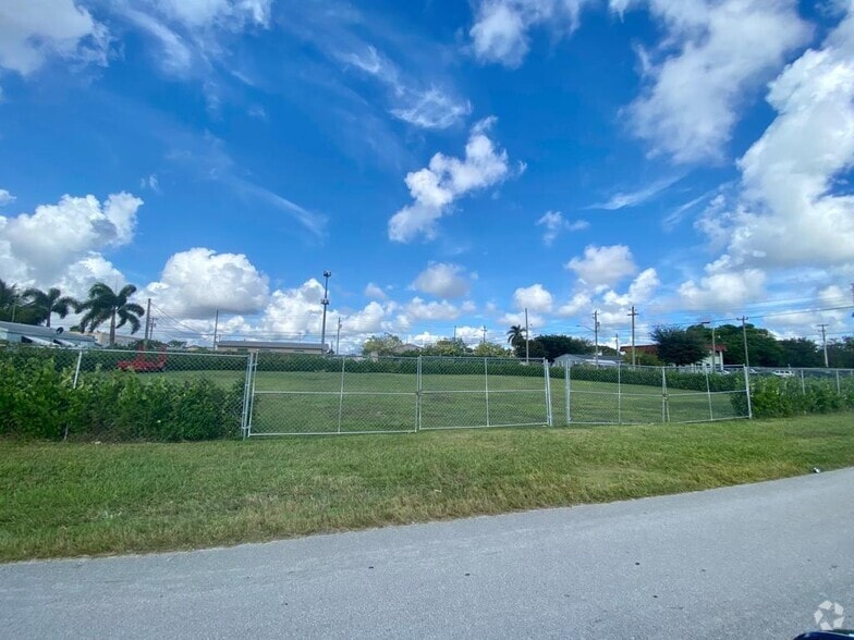 42 NE 3rd Rd, Homestead, FL for sale - Primary Photo - Image 1 of 6