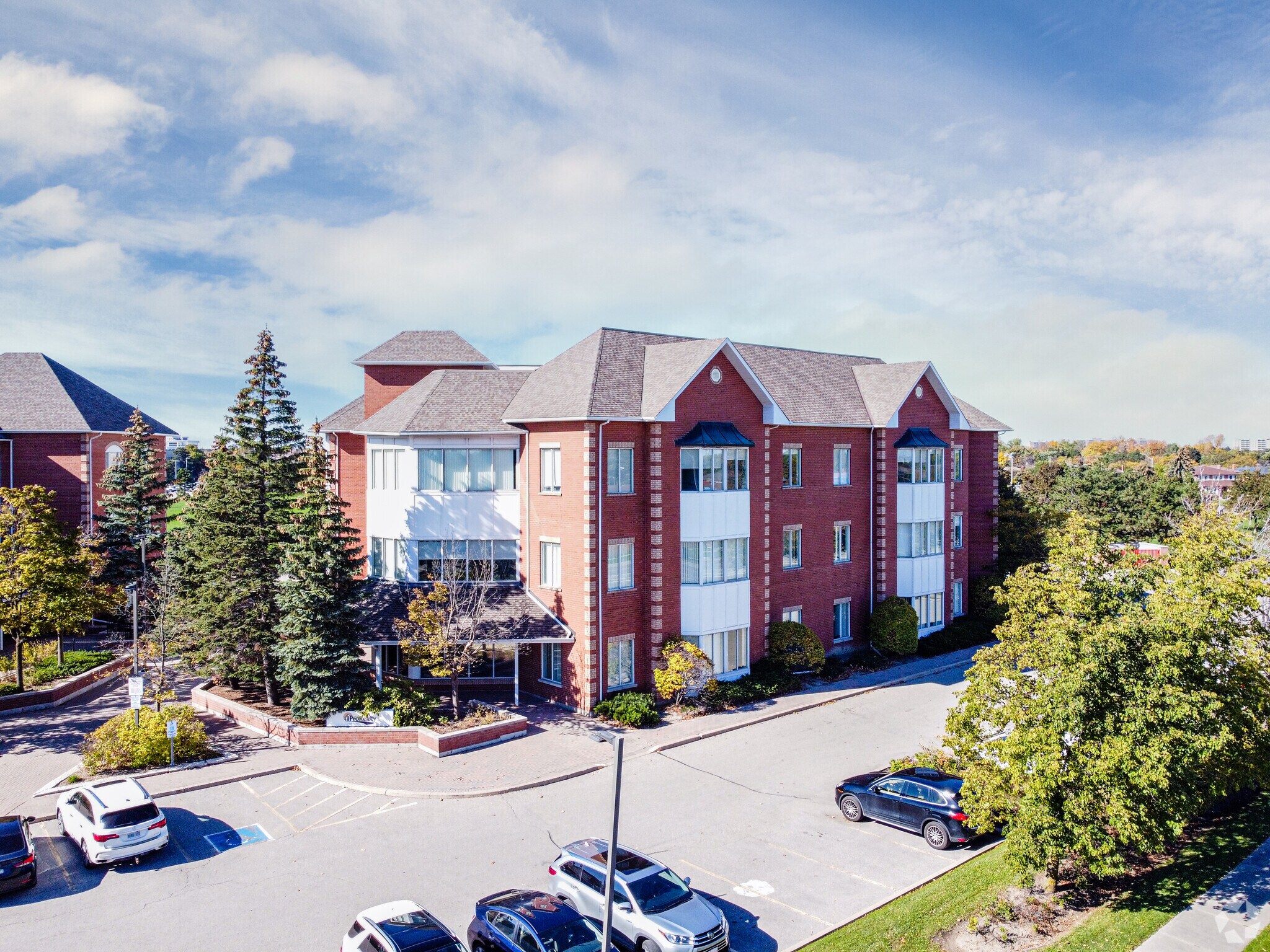 195 County Court Blvd, Brampton, ON for sale Primary Photo- Image 1 of 1