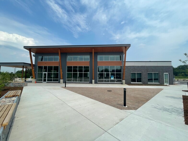 SEC of Appleton Avenue & Good Hope Road, Menomonee Falls, WI à louer - Photo du bâtiment - Image 2 de 5